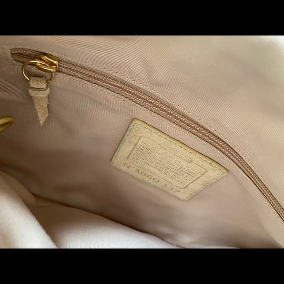 ❌SOLD❌ Coach Hampton Scribble Hobo Bag - Picture 4 of 5